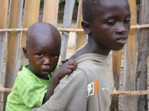 De grote kinderen zorgen voor de kleinen