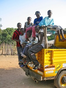 Kinderen in de laadbak