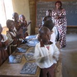 De leitjes voor de kleuterschool in Manduar