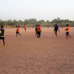 Twee voetbalclubs trainen tegelijk in Darsilami